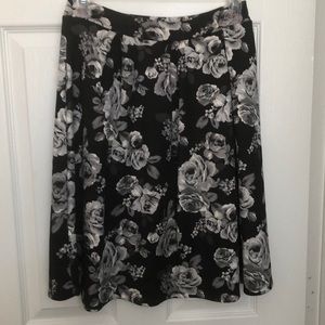 Black and gray midi skirt, rose print